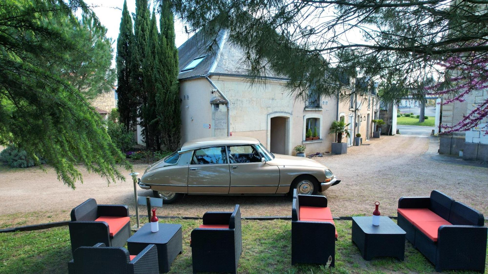 Hôtel&Spa Chai De La Paleine Le Puy-Notre-Dame Buitenkant foto