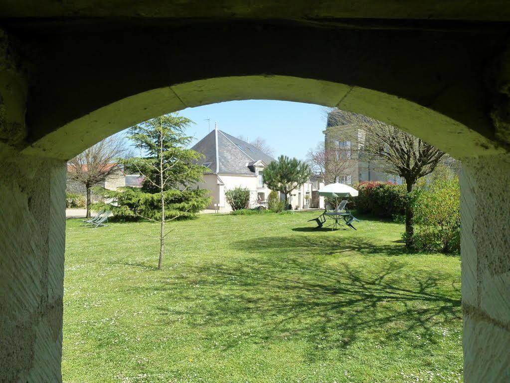 Hôtel&Spa Chai De La Paleine Le Puy-Notre-Dame Buitenkant foto